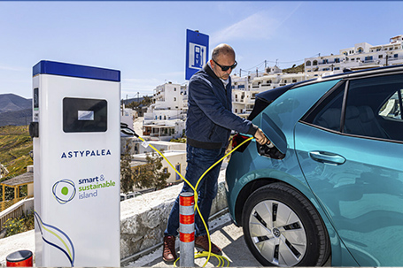 Una isla inteligente y sostenible: primeros coches eléctricos para particulares en Astipalea