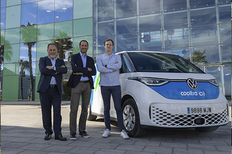 Volkswagen Vehículos Comerciales y Cooltra: una colaboración estratégica para una movilidad sostenible