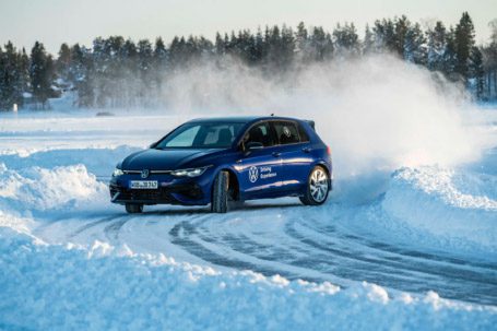 Volkswagen Driving Experience arranca la temporada 2024 con nuevos cursos de conducción en nieve y hielo
