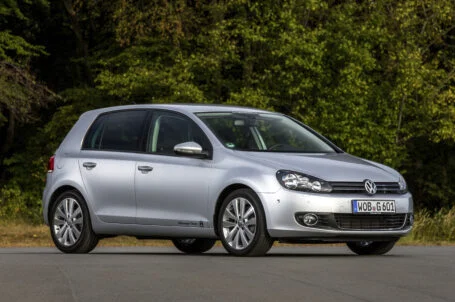 el golf lidera las ventas de os vehiculos de ocasion - que vivan los electricos